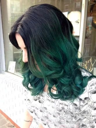 建议用这种方式染长发,以便在2015年选择最新的发色。