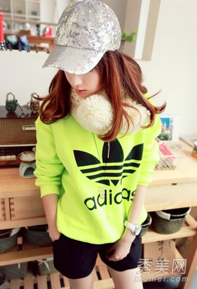 秋装是最时尚的。裙子是混合的，穿起来像星星。