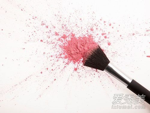 如何清洁化妆刷?化妆刷多久清洁一次?我应该用什么来洗我的化妆刷?