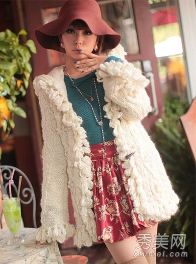 麻花毛衣的新搭配成为经典的文学风格