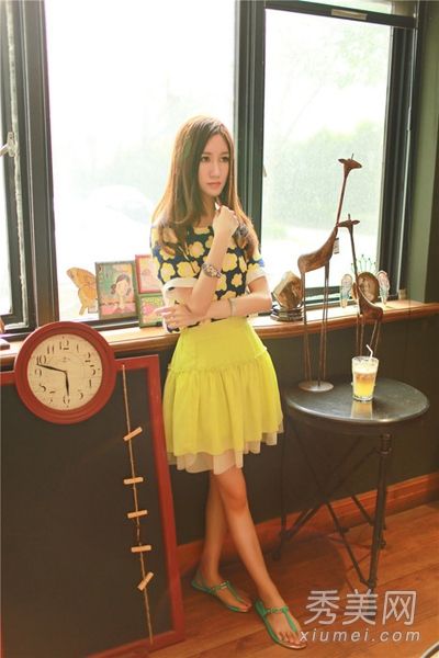 夏季漂亮的印花t恤营造出浪漫的少女情怀。