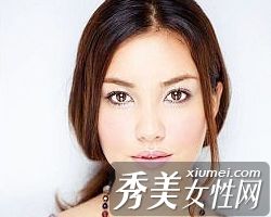 仲夏美丽的妆容教你化妆。