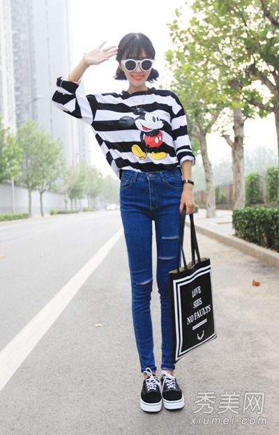 t恤+牛仔裤+运动鞋韩版休闲风格