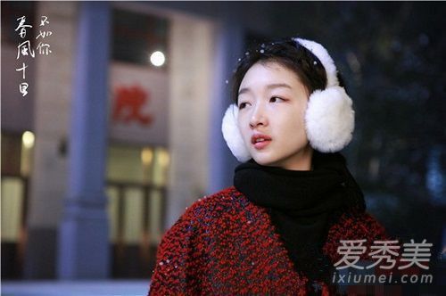 春风比你的红色小口红小十英里。周东宇的口红是什么颜色的?它是什么颜色?