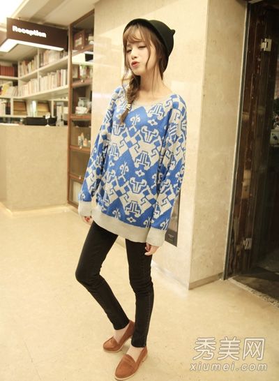 建议将韩版毛衣作为打底衫,或者作为单品穿着。