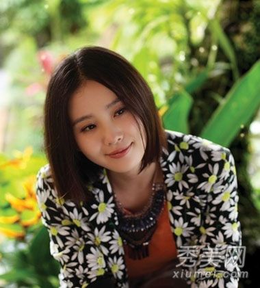 刘诗诗展示初夏清新时尚的短发风格