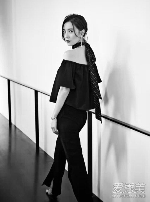 不仅会穿衣服的小宋佳的LOB头也是一个时装模特。