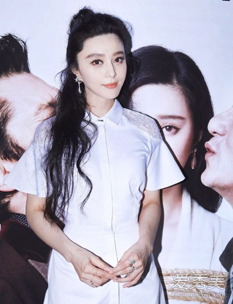 在夏天，明星们学习了N种打结方法中的一种，这对他们很有好处。