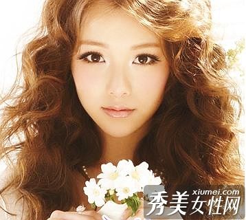 凉爽的夏天打造浪漫清新的妆容