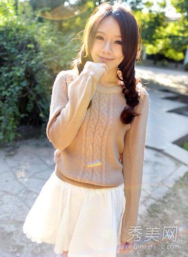 短裙甜美风格的毛衣外套是最令人愉悦的