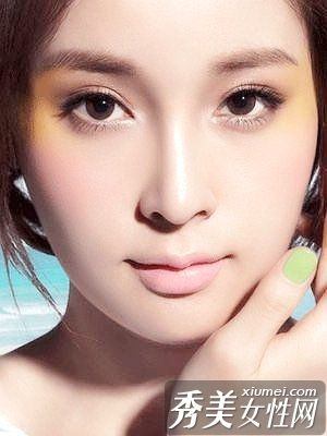 掌握化妆技巧成为有魅力的女人。