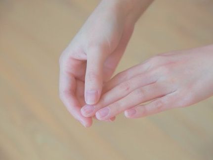 指甲软化剂有毒吗？指甲柔顺剂可以替换什么？