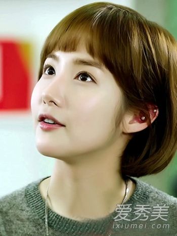 什么样的短发适合圆脸?小脸看起来很瘦,有内部纽扣发型