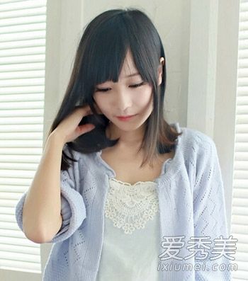 适合胖胖圆脸的中长发和卷发的设计是最薄的。