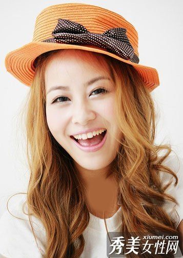 与蛋糕帽最相配的7种发型完美而时尚。