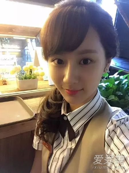 安迪的脸色又变了。她做了发型整容吗