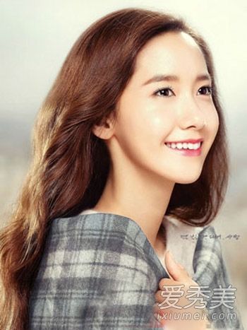 这个女孩的脸适合什么发型?韩国齐肩长发是最漂亮的。