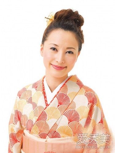 DIY & head。清明节期间,马尾辫的形状并不重。