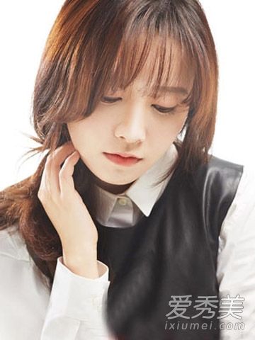 什么样的发型适合长脸?清晰整洁的刘海是最好的。