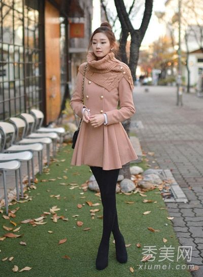 韩式羊毛大衣的甜美搭配彰显淑女气质。
