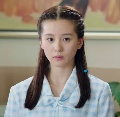 刘师师的宝贝扎着双马尾辫,带你回到青春。