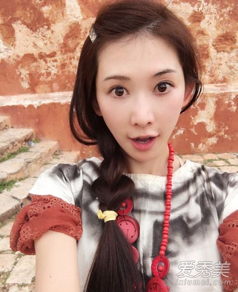 范冰冰的宝宝在凉爽的夏天穿着3种无领发型。