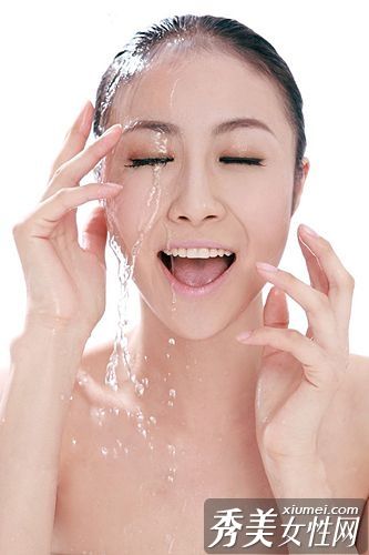 夏季护肤从防干性油控制开始。