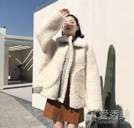 女孩最喜欢的“毛绒”外套能帮你度过一个温暖的冬天！