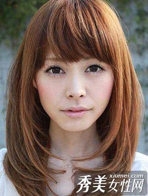 精致的发型和苗条的脸蛋有超级效果。