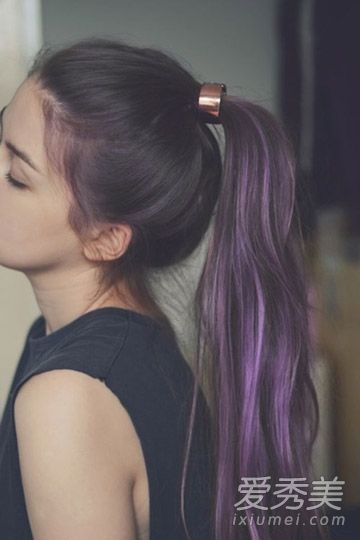 如何扎你的长发?6步摆脱低仙女感觉的马尾。