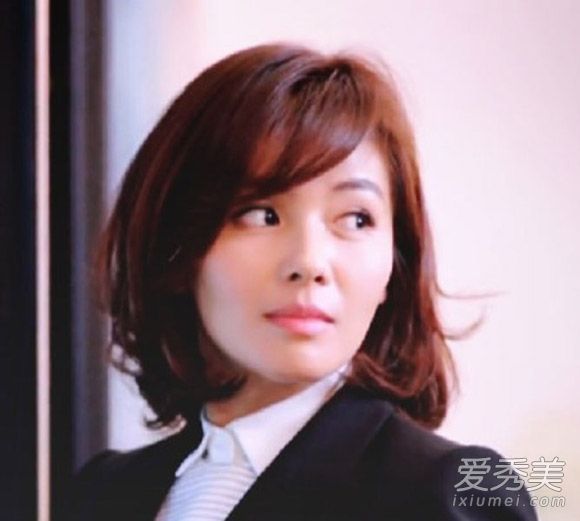 刘涛杨蜜示范职场美容,一美一美!