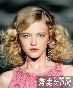 《爱丽丝梦游仙境》中的4种梦幻发型