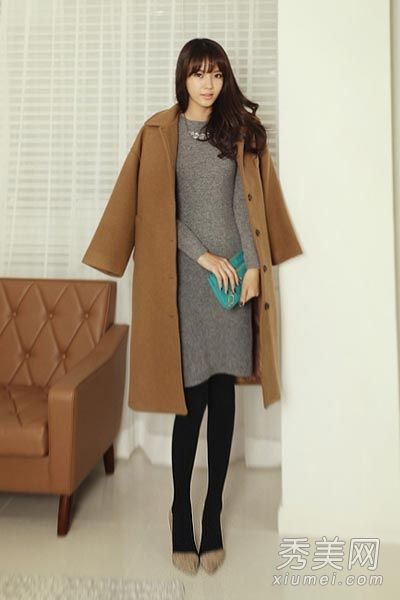 韩式羊毛大衣和连衣裙既时尚又优雅