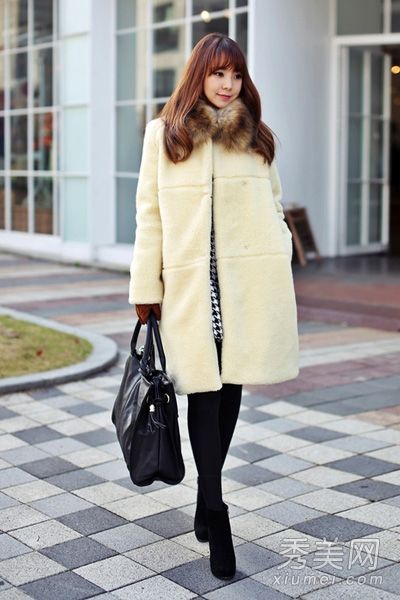 毛絨外套在這個季節最受歡迎。它們新鮮、可愛又可愛。
