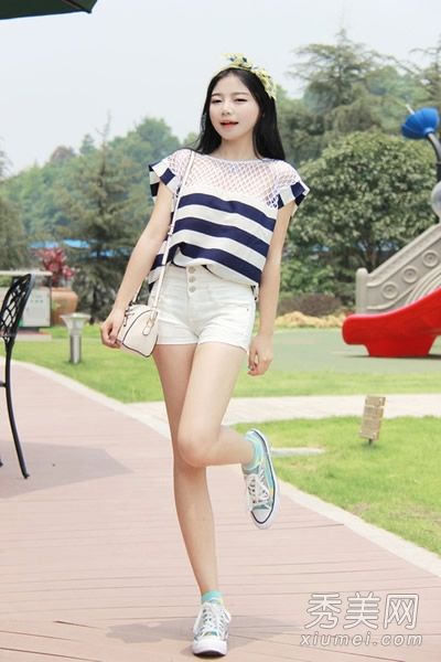 潮州人教你用不同的方式搭配t恤,选择合适的款式。