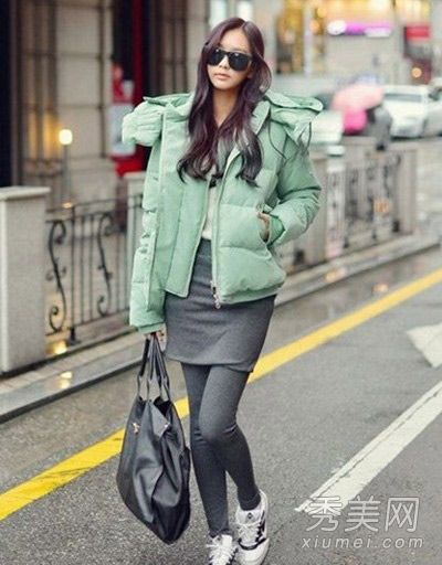羽绒服棉袄巧配时尚新颖