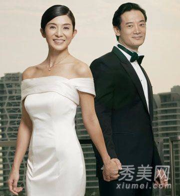 杨采妮新加波婚礼简洁的新娘像以往一样纯洁