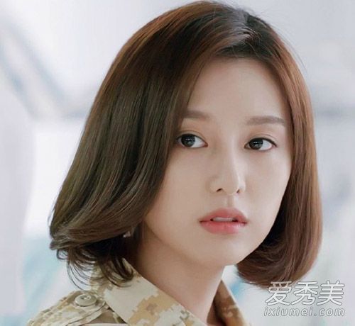 金智媛是孙的后代，她剪短了头发，变得很漂亮。其他人说她打了郑爽的脸。