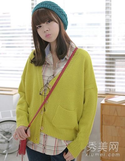 衬衫毛衣是春季最通用的必备单品。