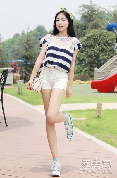 t恤和短裤是夏天最漂亮最酷的穿着。