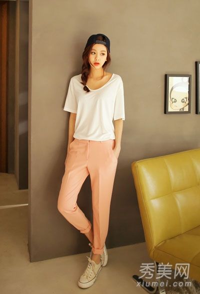 春天不可错过的裤子很苗条，而且有漂亮的腿。