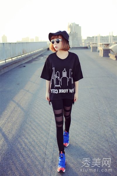 在夏天，胖女孩不必担心宽松的T+四角短裤会显瘦。