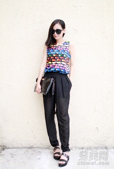 哈兰裤配什么衬衫？雪纺衬衫？t恤很流行