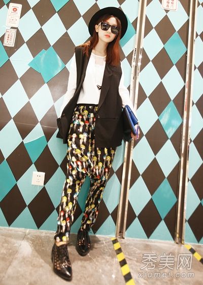 西装背心是今年春天最流行的搭配裤裆裤