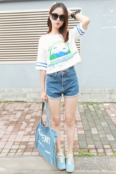 t恤背心太普通了,不适合搭配太阳镜。