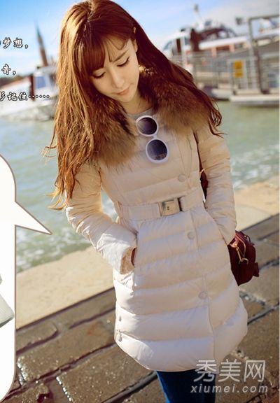 呛口胡椒示范羽绒服。大衣的时尚搭配