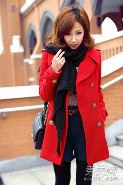 在年底,大部分的人都穿红色的外套,以此来弥补他们的缺陷。