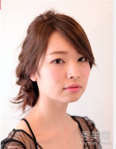 如何让吴的长发看起来好有型的辫子，展现韩迷的时尚