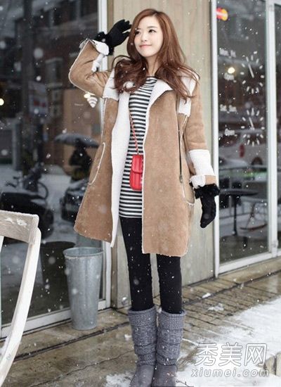 这件外套和外套既迷人又漂亮，而且今年冬天的衣服很时髦。