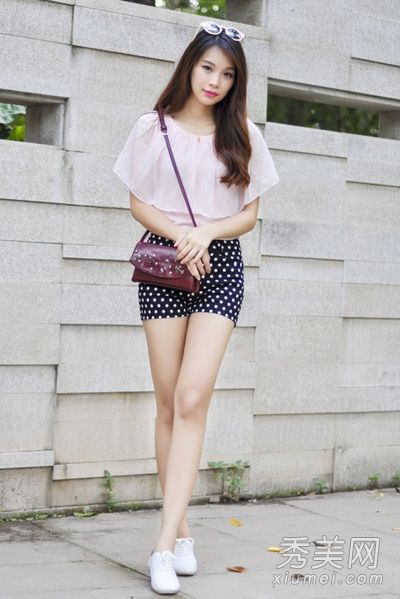雪纺衬衫配短裤或短裙是小礼服中最漂亮的